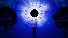 Horoscop weekend 24-25 mai. O zodie va avea o întâlnire neașteptată